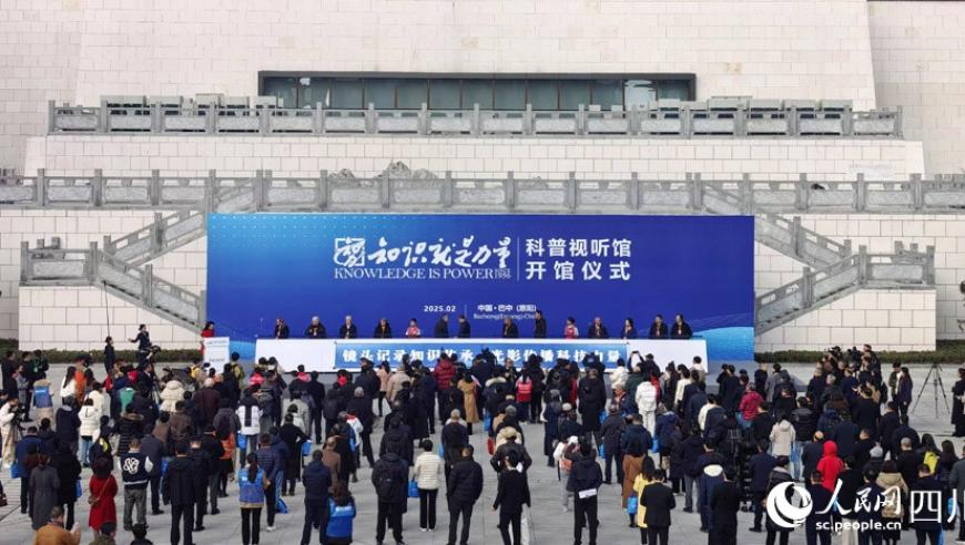 美国加州野火蔓延 部分居民被迫撤离,六合资料,展开计划实施_潮流版V12.75